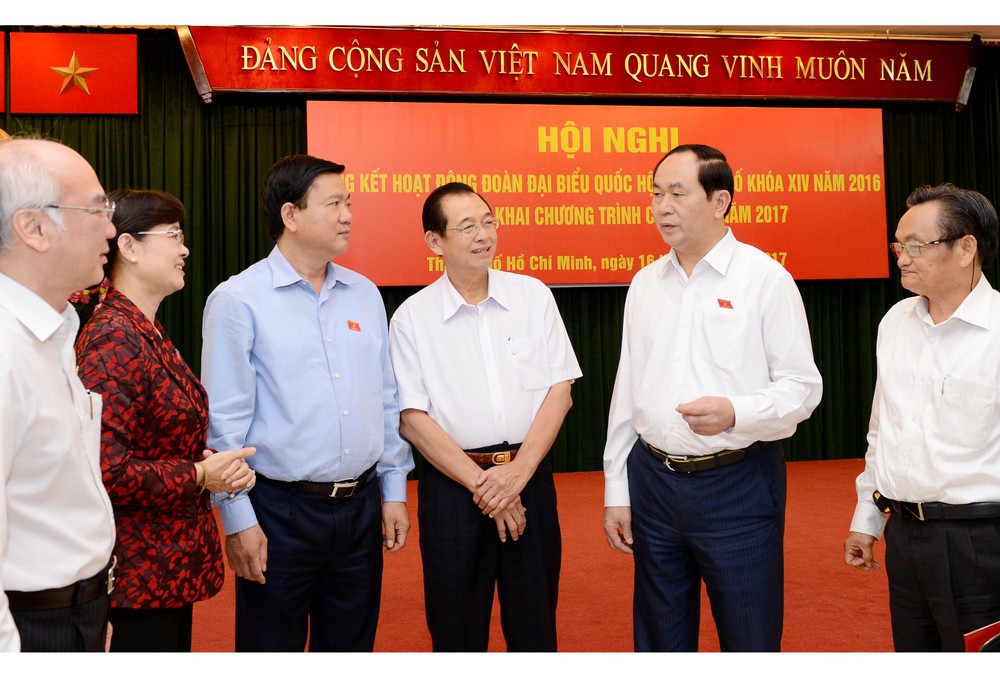 President Tran Dai Quang (R, 2nd) talks to delegates at the conference (Photo: SGGP) President Tran Dai Quang (R, 2nd) talks to delegates at the conference (Photo: SGGP)